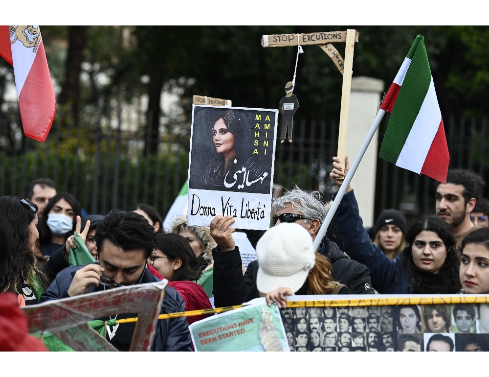 Borrell, oggi adotteremo sanzioni molto dure contro l’Iran