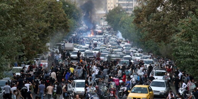 Immagini dei giovani insanguinati. Oggi Giornata dello studente