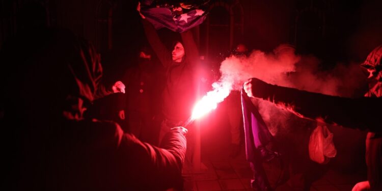 Prosegue la protesta dei serbi per arresto ex poliziotti