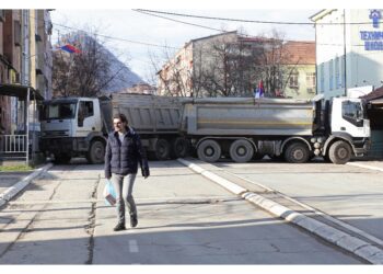 Dopo incontro di Vucic con i serbi locali. A fuoco due camion