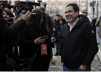 Con me otto liste.M5s?Porte aperte ma non corro dietro a nessuno