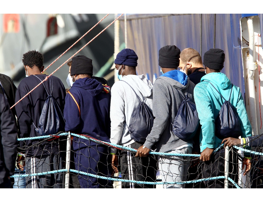 Migranti: Ue lancia due iniziative su dimensione esterna