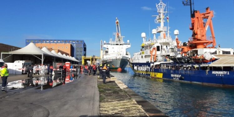 Nave attraccata a Bari con 261 a bordo