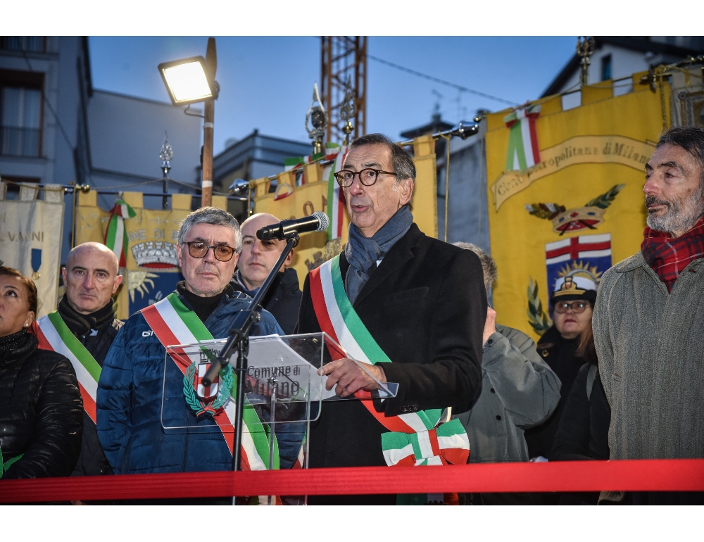 Piazza Fontana, proteste per Cospito alla commemorazione