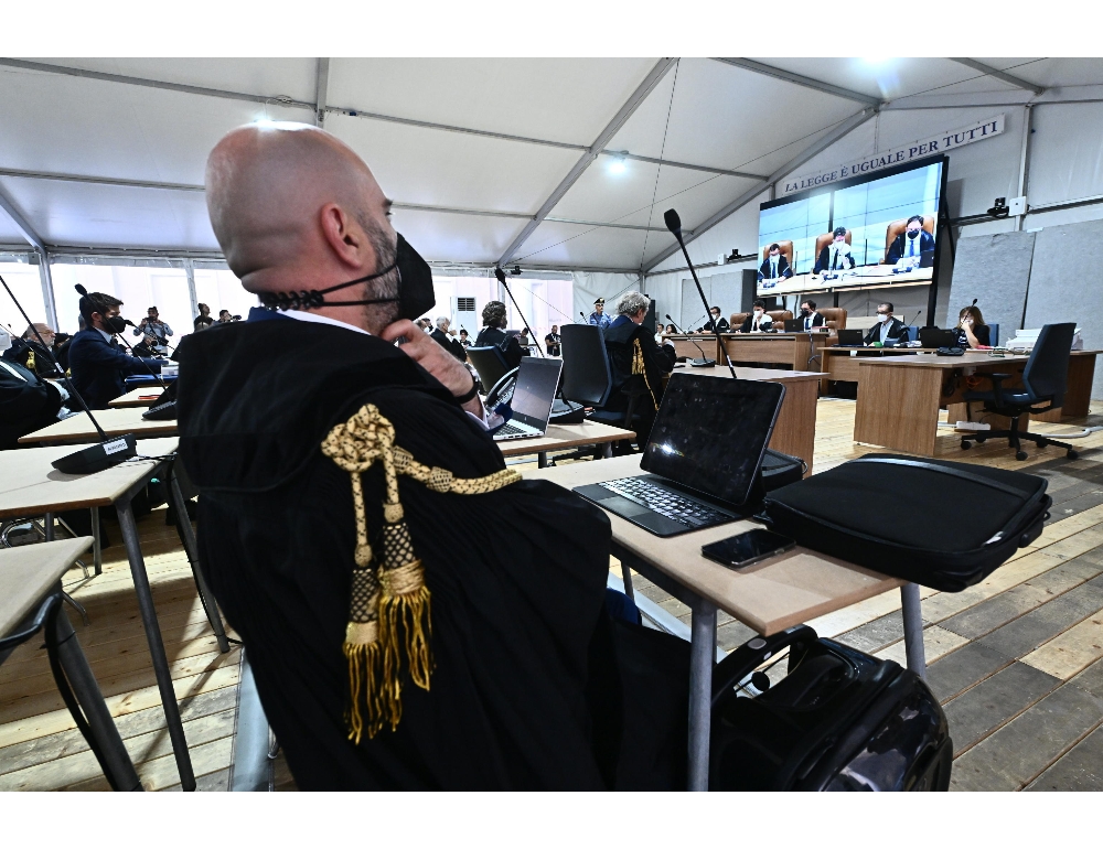 Ponte Genova: "già alle 5.30 c’erano calcinacci,più tardi boato"