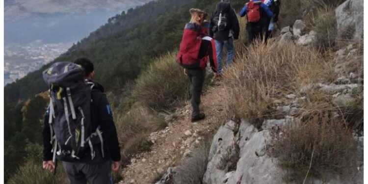 'Piccola spedizione' Cai all'alba