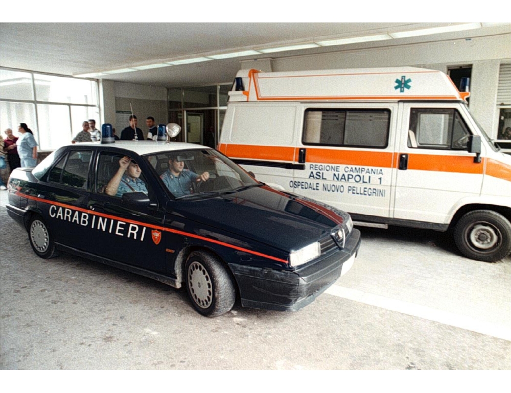 Rissa tra bande di minorenni, 4 feriti a Napoli