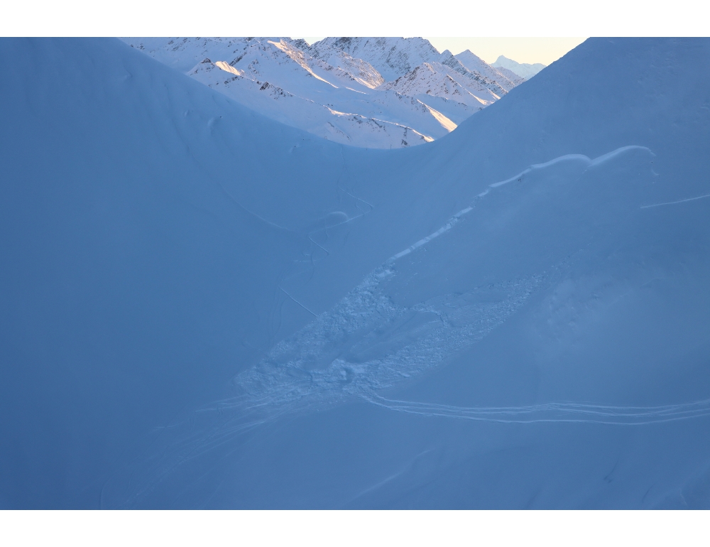 Scialpinista muore travolto da valanga nella val Ferret svizzera