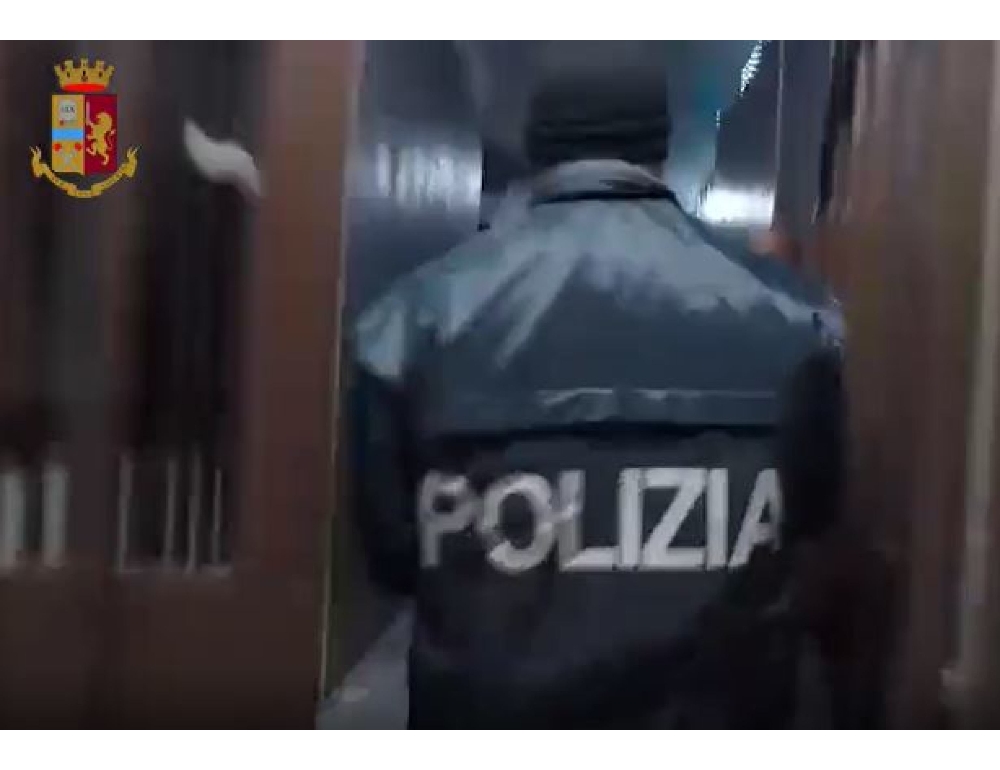 Sgominato dalla Ps gruppo malavitoso Raia di Scampia, 5 arresti