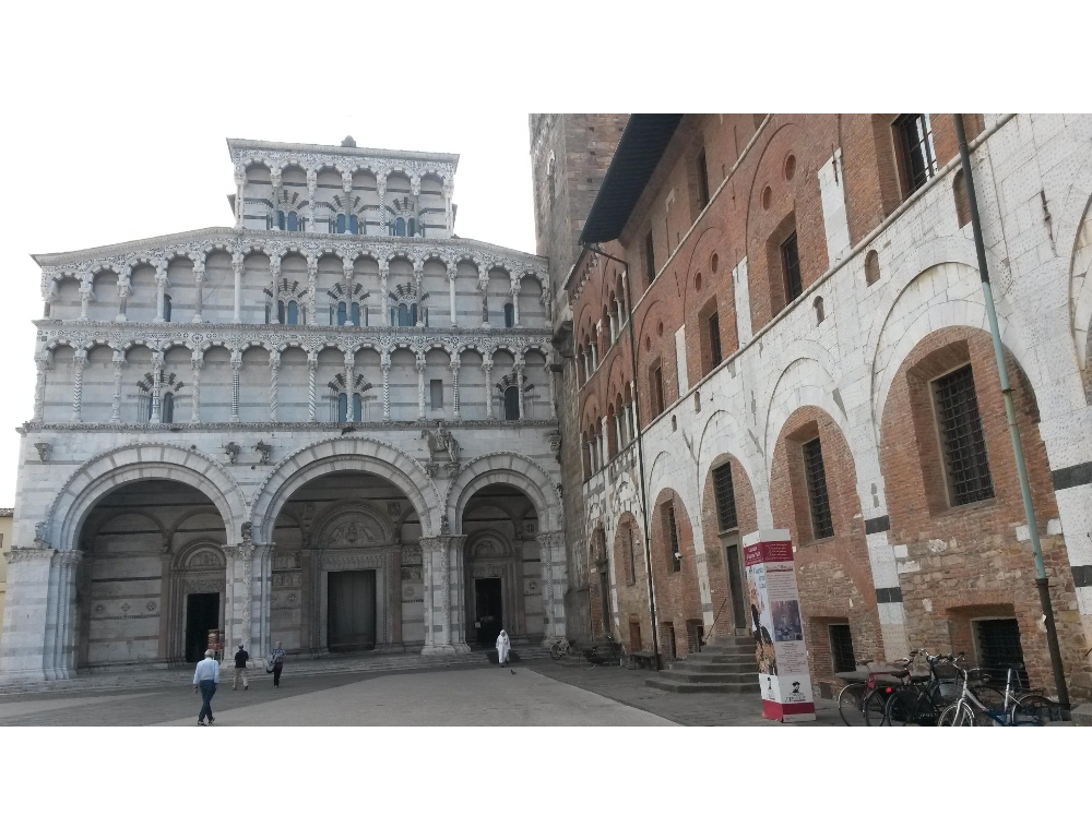 Si stacca lastra cupola Cattedrale Lucca, nessun ferito