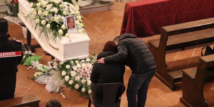 A S. Maria Tiberina funerali di Luana