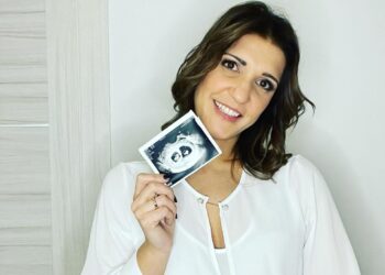 L'immagine pubblicata sui "social" da Arianna Errigo, con l'annuncio dell'arrivo di due gemelli