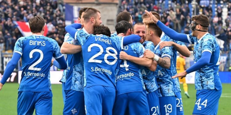 L'esultanza degli azzurri nella partita vinta con il Cittadella (foto Roberto Colombo)