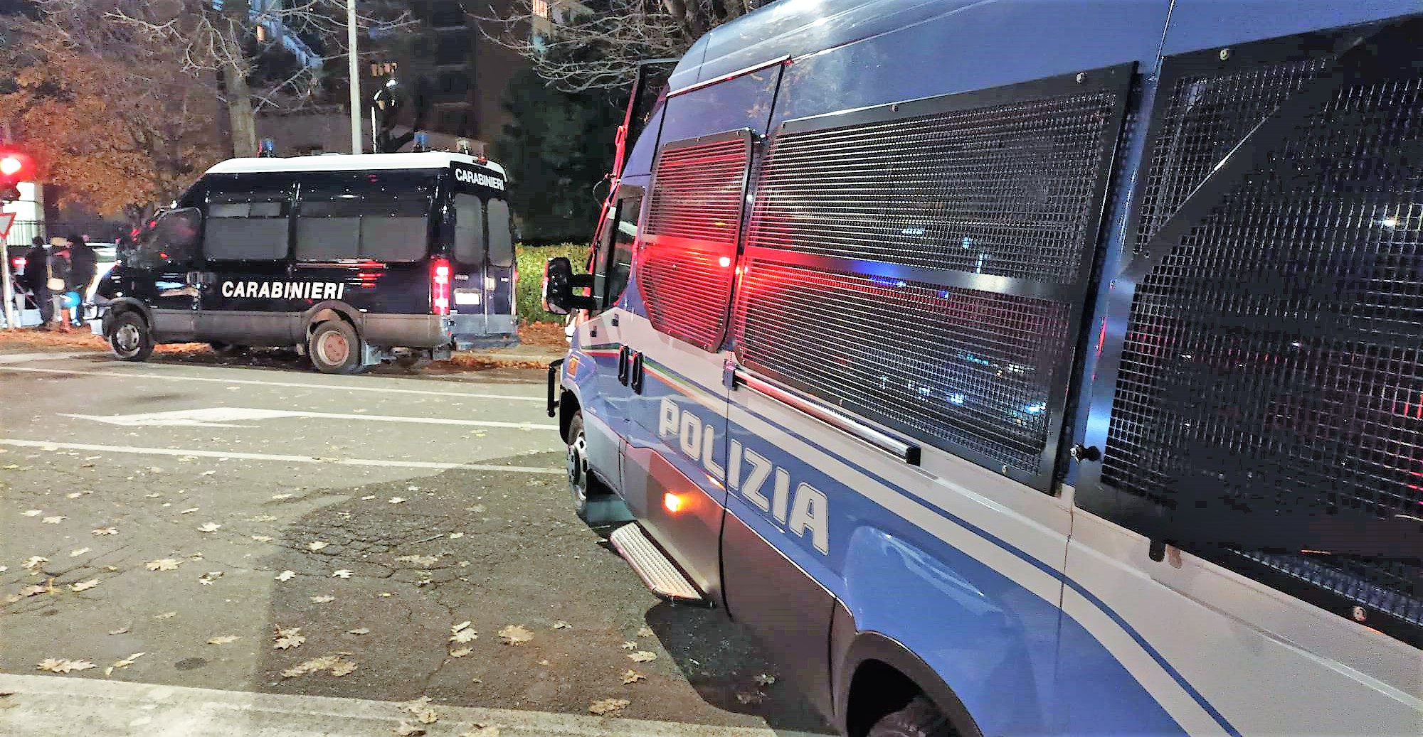 Scappa dopo un furto e finisce contro i poliziotti schierati allo stadio. Arrestato 25enne