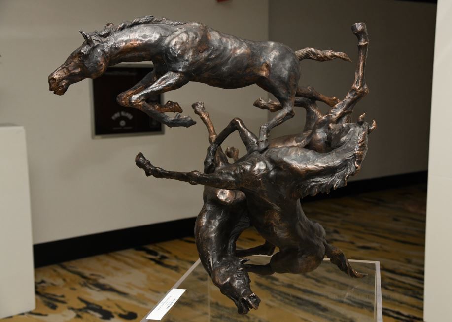 “Tra apparente, immanente e trascendente”: a Palazzo Pirelli la mostra dello scultore Abele Vadacca