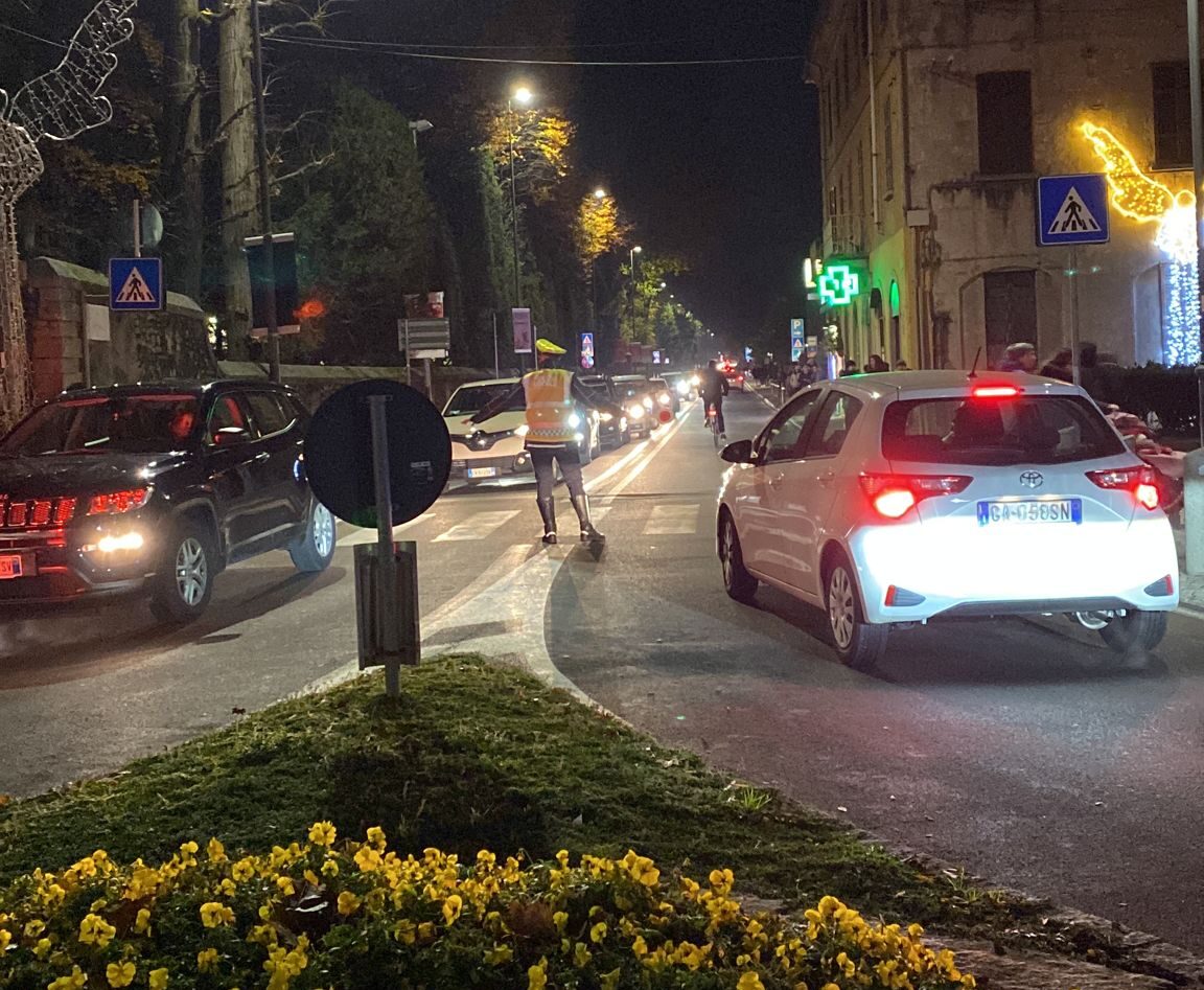 Viabilità tra Como e Cernobbio, traffico rallentato al primo banco di prova natalizio