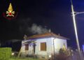Incendio al tetto di un’abitazione a Tavernerio