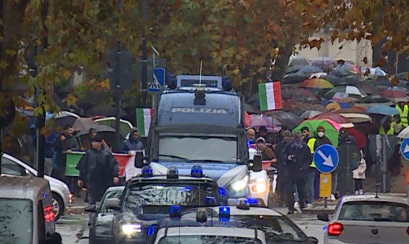 Cantù, la contesa sul capannone-moschea. Oggi la manifestazione, il Comune: “Applichiamo la legge”