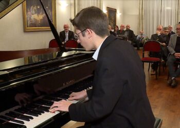 Concorso Internazionale per pianoforte e orchestra "Città di Cantù” La novità della 31^ edizione: una sezione per gli under 18