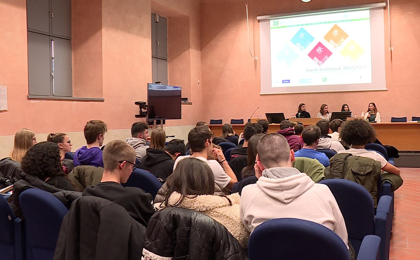 Arrivano i nuovi bandi Youth Bank: in campo 150mila euro per sostenere progetti degli under 25