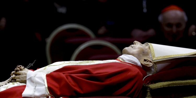 Domani i funerali del papa Emerito