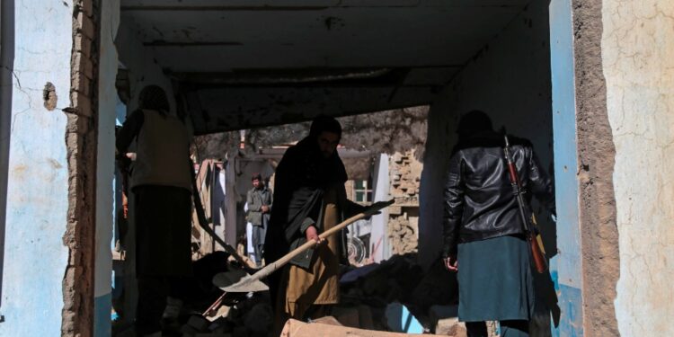 Attentatore suicida si è fatto esplodere a Kabul