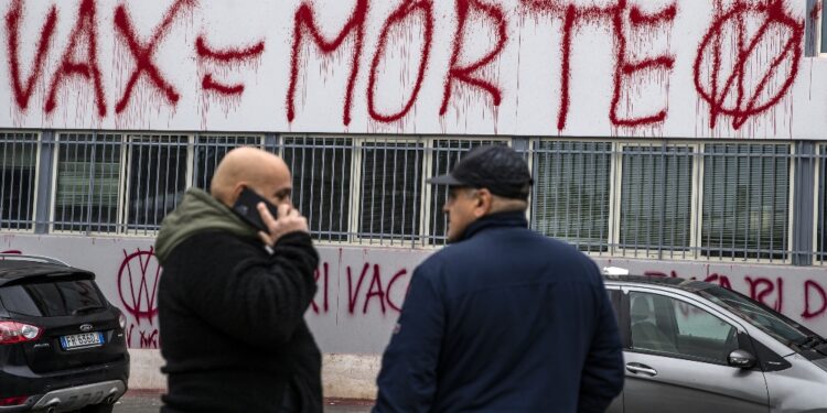 Rettore Udine sospese Talamini dal servizio