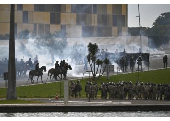 Il blitz nell'accampamento davanti a caserma esercito a Brasilia