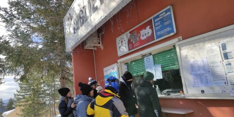 Proteste per chiusura strada verso il rifugio di Montecristo