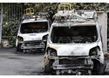 Nel parcheggio di una sede Telecom