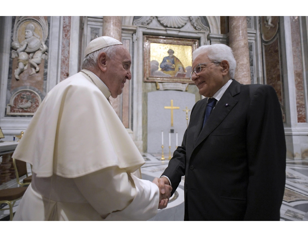 Il Papa ringrazia e fa gli auguri a Mattarella e Meloni