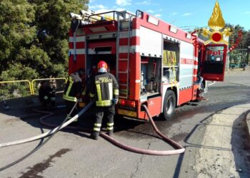 E' successo poco dopo mezzogiorno in appartamento a Macomer