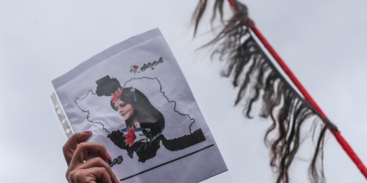 "Forniva a tv dissidente notizie sulle 'rivolte'"