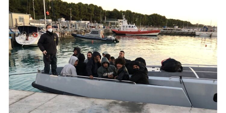 A distanza di poche ore uno dall'altro. Ci sono donne e bambini