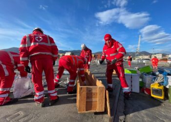 Allestite in banchina tende Croce Rossa per prima accoglienza
