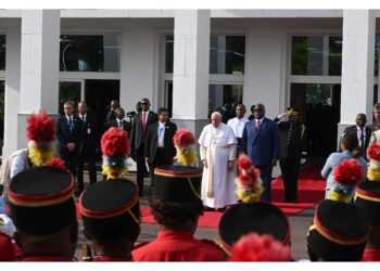 Appello a Kinshasa al suo arrivo per il viaggio in Congo