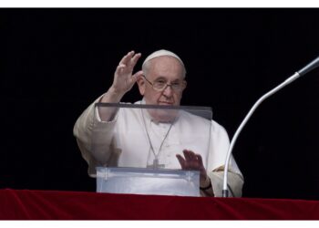 All'Angelus. "Fedele servitore del Vangelo e della Chiesa"