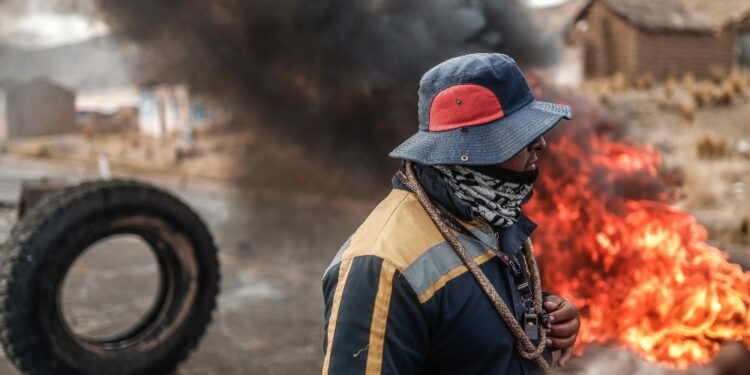 Continuano i blocchi stradali nel sud del Paese