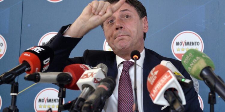 Sì assemblea con Conte e Patuanelli a coalizione progressista