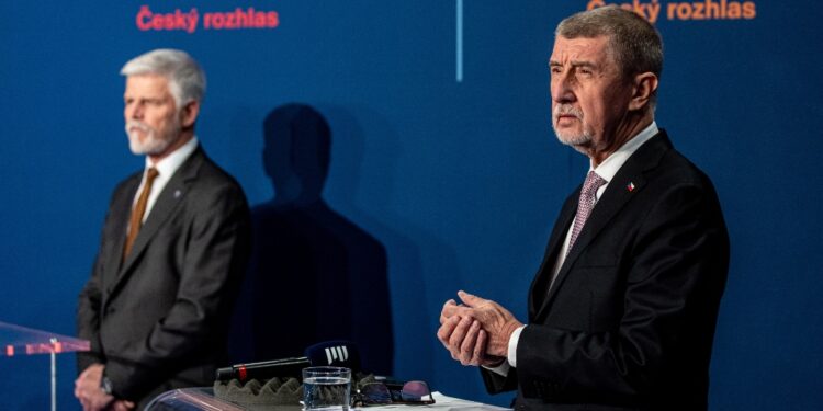 Ballottaggio fra l'ex generale Pavel e l'ex premier Babis