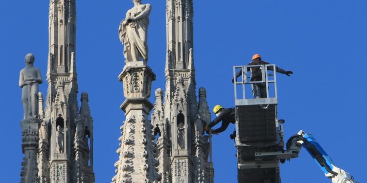 Indagato un gallerista italiano