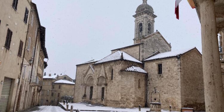 Nel Senese grande nevicata ostacola i collegamenti