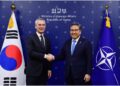 Segretario Nato rende omaggio al cimimento nazionale di Seul