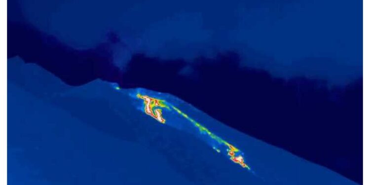 Nuova colata sul vulcano