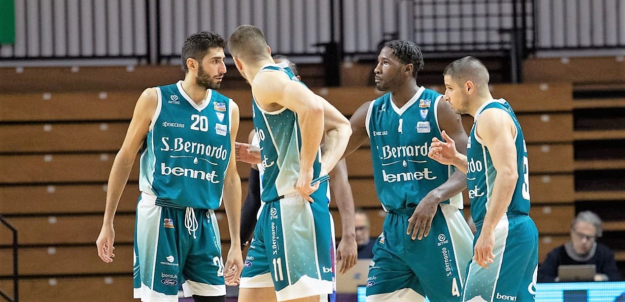 Basket, domani a Desio il big match tra Cantù e Cremona