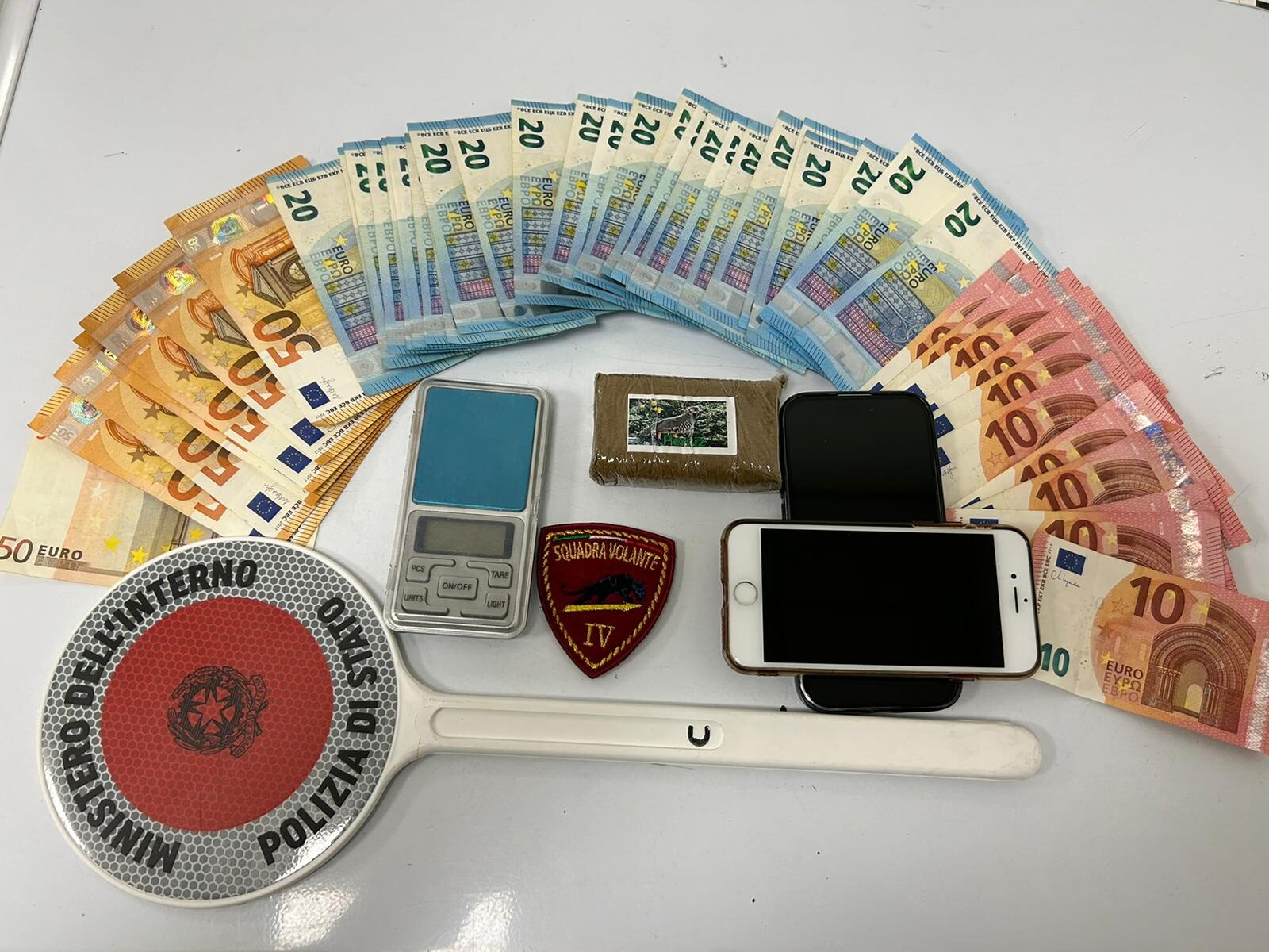 Como, zona stadio: 21enne con droga e contanti nel giubbotto. Arrestato