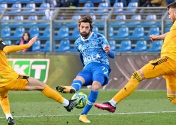 Leonardo Mancuso in azione durante la gara tra Como e Pisa (foto Roberto Colombo)