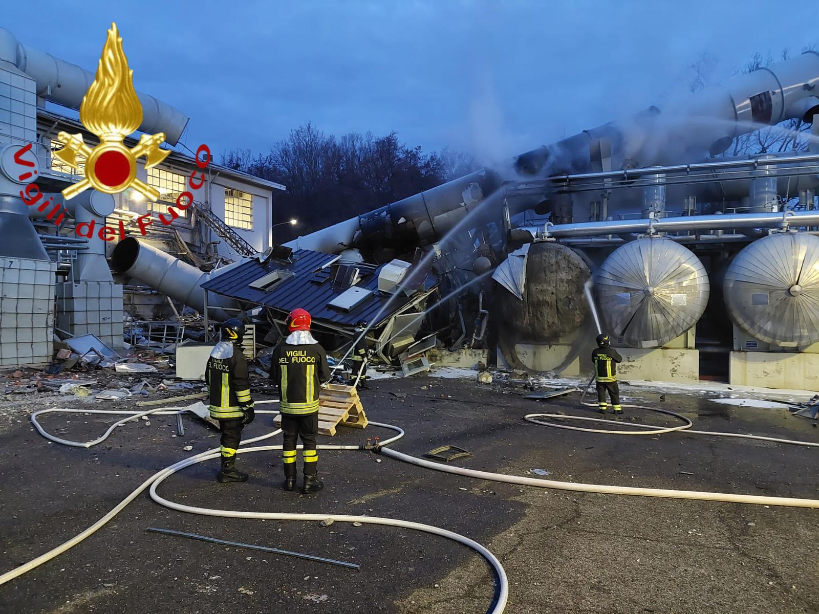 Solbiate con Cagno, esplosione e incendio in un’azienda. Intervento dei