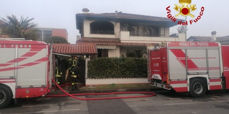 Nel Milanese distrutti il tetto e il primo piano