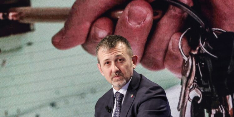 "La rivelazione di notizie riservate dimostra sua inadeguatezza"
